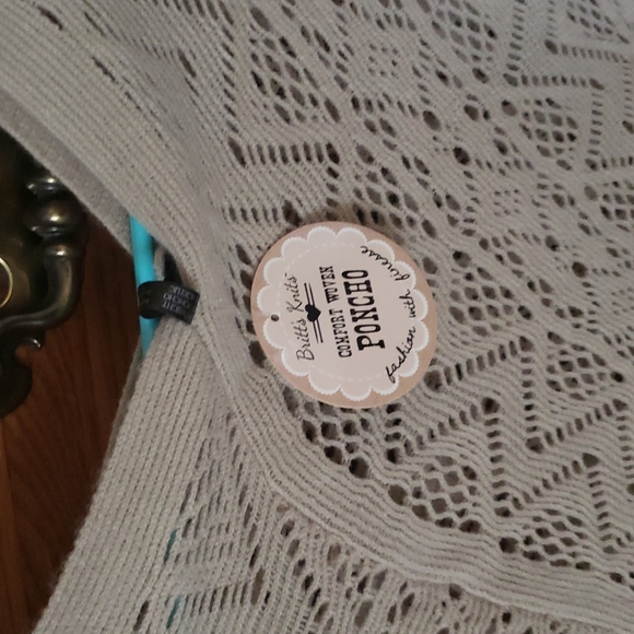 poncho - Picture 2 of 2